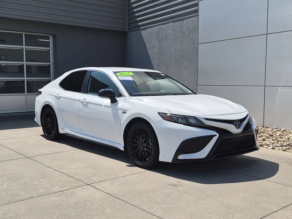 2023 Toyota Camry SE — photo 1 of 13