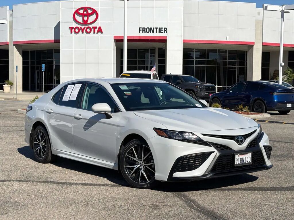 2024 Toyota Camry SE — photo 1 of 13