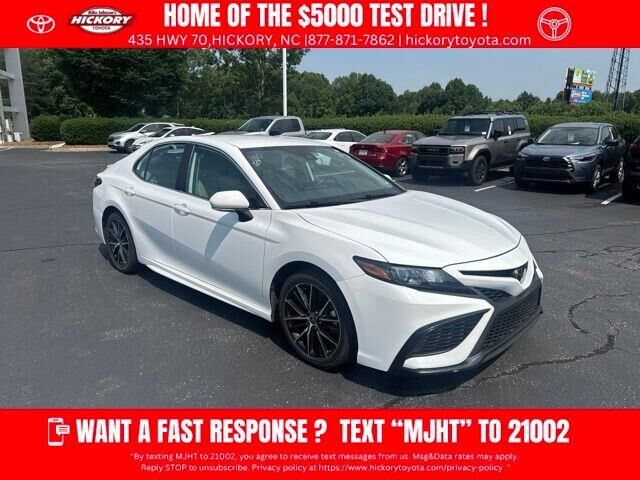 2024 Toyota Camry SE