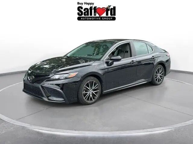 2024 Toyota Camry SE — photo 1 of 13