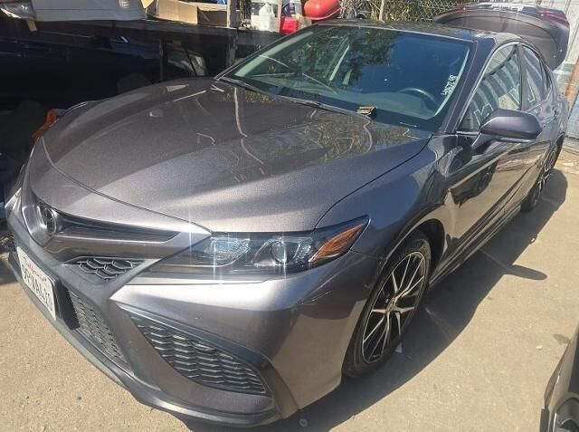 2024 Toyota Camry SE — photo 1 of 39