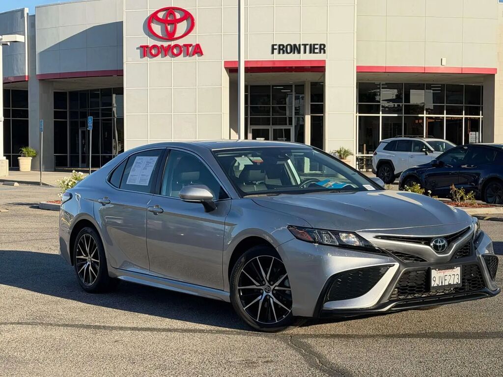 2024 Toyota Camry SE — photo 1 of 13