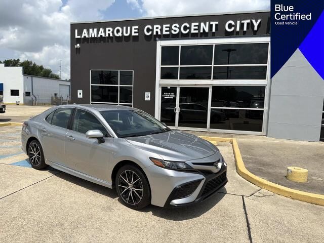 2024 Toyota Camry SE — photo 1 of 15