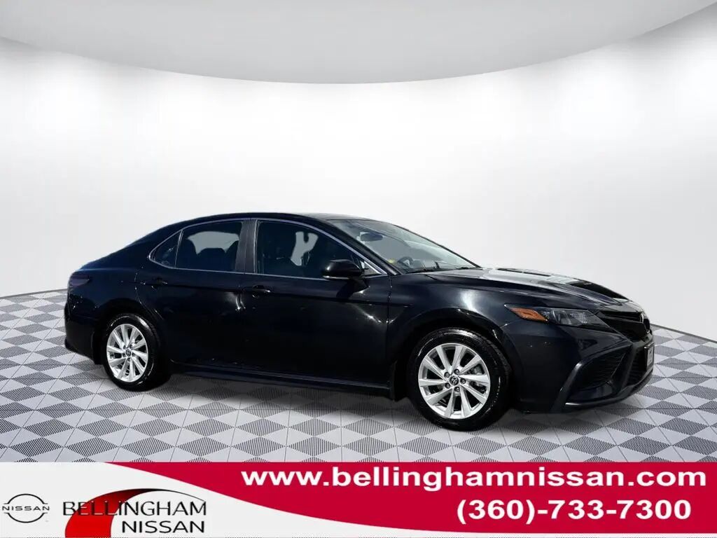 2024 Toyota Camry SE — photo 1 of 13