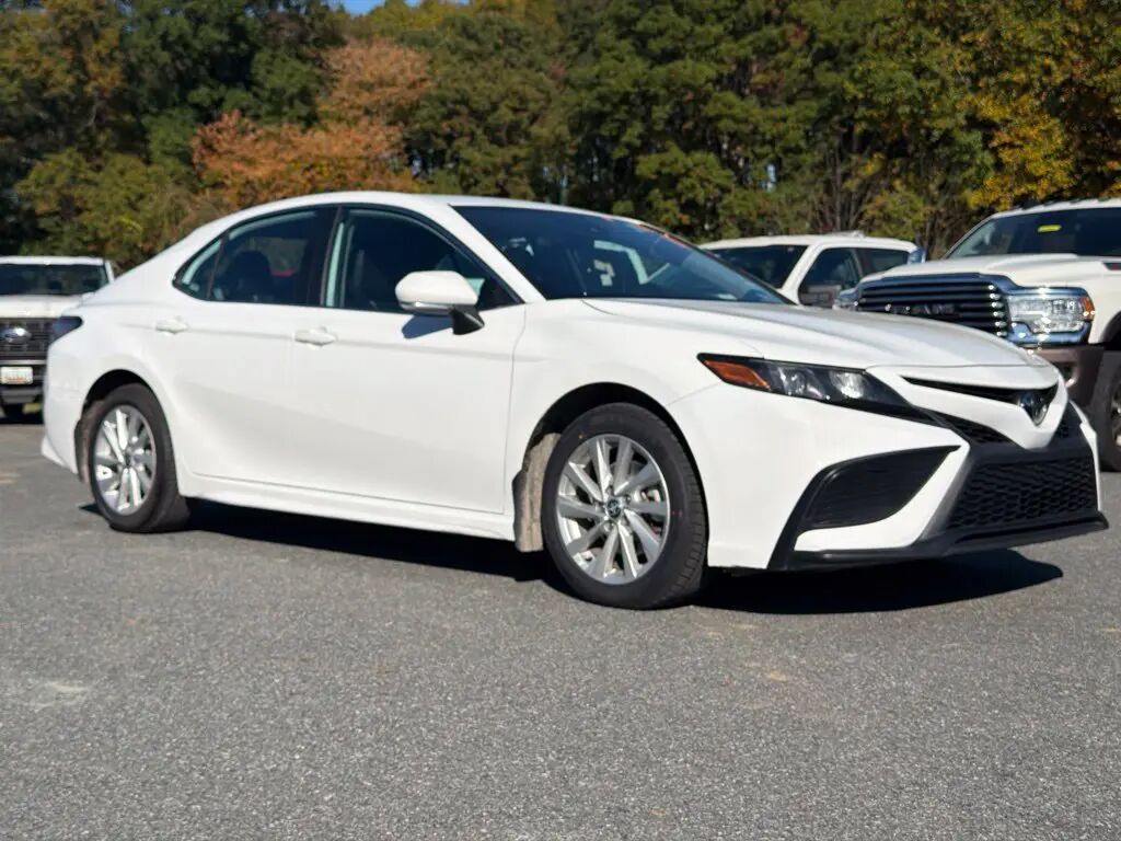 2024 Toyota Camry SE — photo 1 of 13