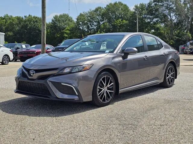 2024 Toyota Camry SE — photo 1 of 12