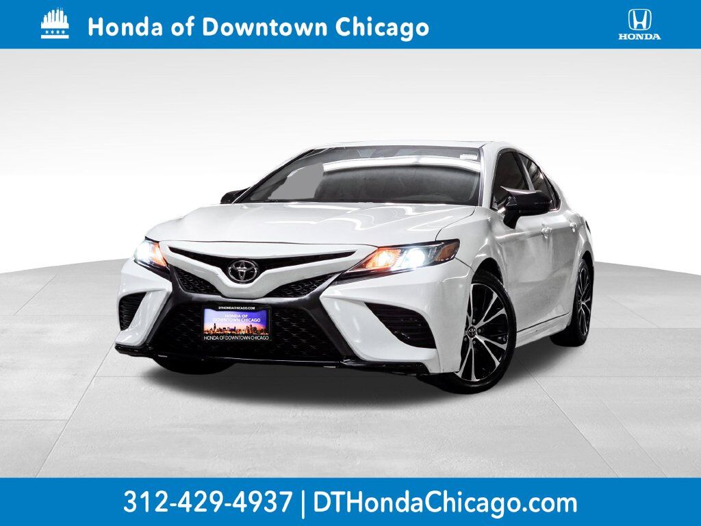 2020 Toyota Camry SE — photo 1 of 3