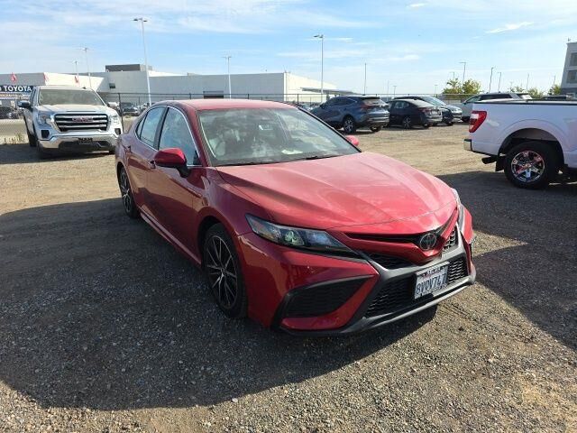 2021 Toyota Camry SE — photo 1 of 10