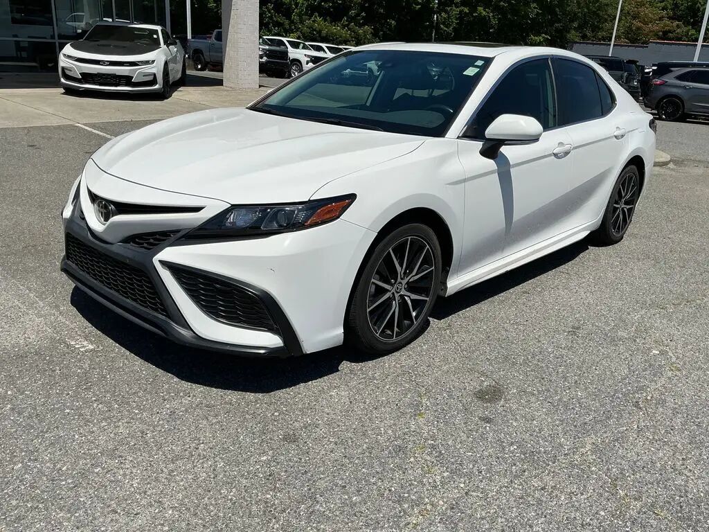 2021 Toyota Camry SE — photo 1 of 13