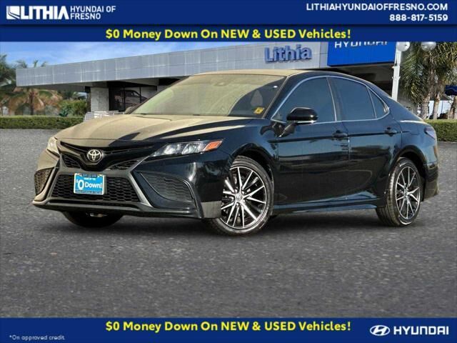 2022 Toyota Camry SE — photo 1 of 13