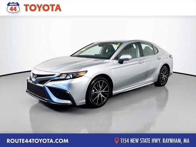2024 Toyota Camry SE — photo 1 of 13