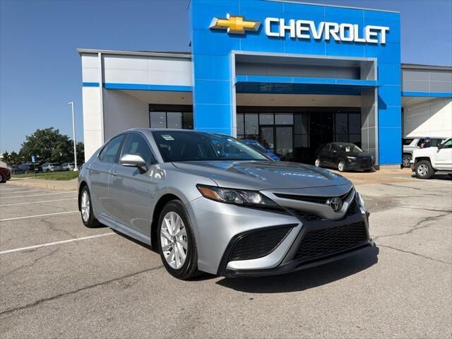 2024 Toyota Camry SE — photo 1 of 22