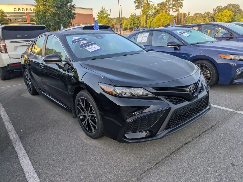 2024 Toyota Camry SE — photo 1 of 20