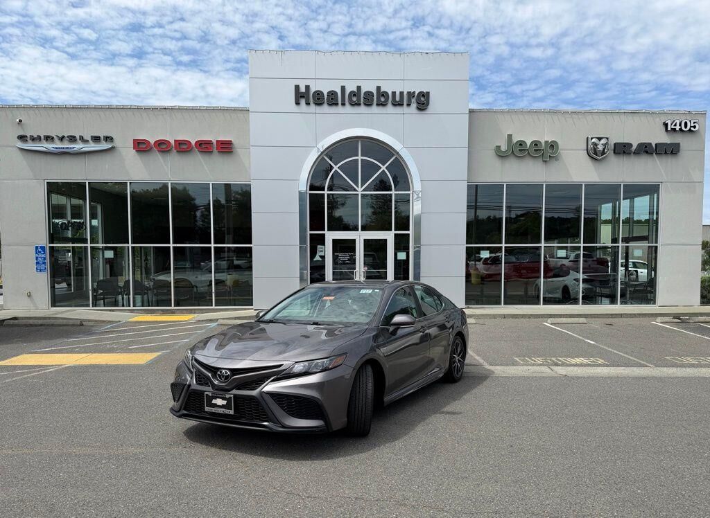 2024 Toyota Camry SE — photo 1 of 13