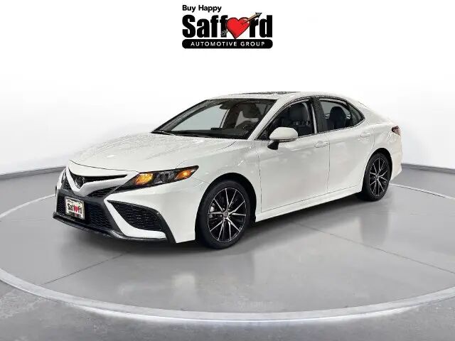 2024 Toyota Camry SE — photo 1 of 13