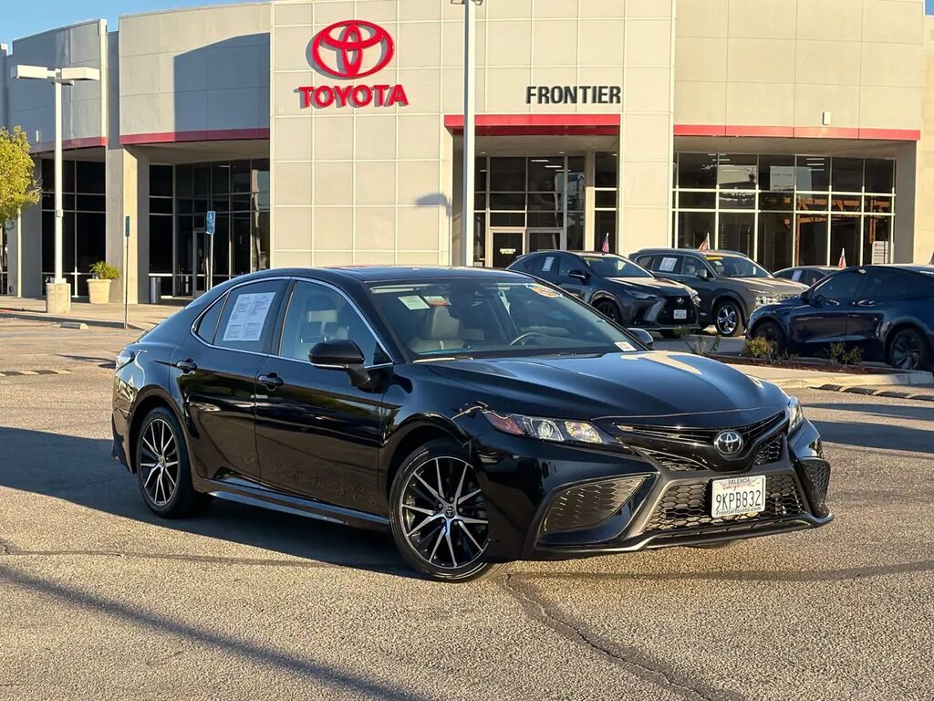 2024 Toyota Camry SE — photo 1 of 13
