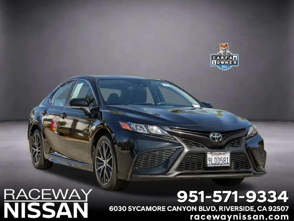 2024 Toyota Camry SE — photo 1 of 13