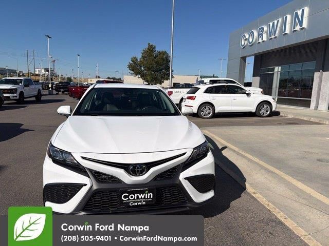 2024 Toyota Camry SE