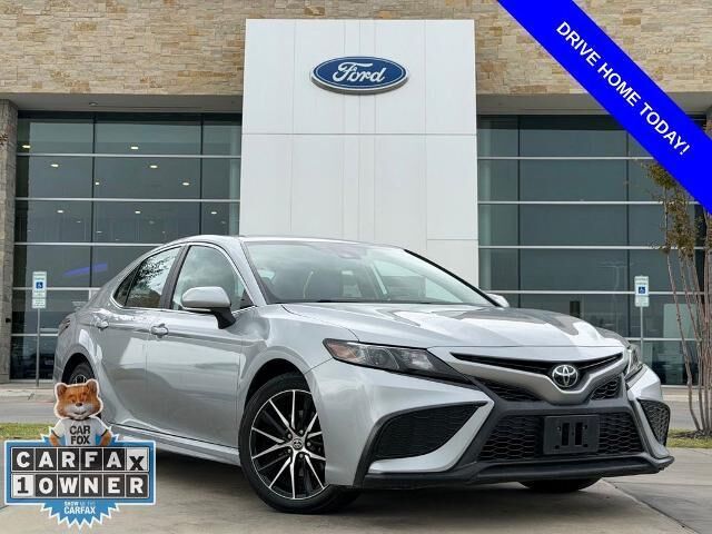 2022 Toyota Camry SE — photo 1 of 14