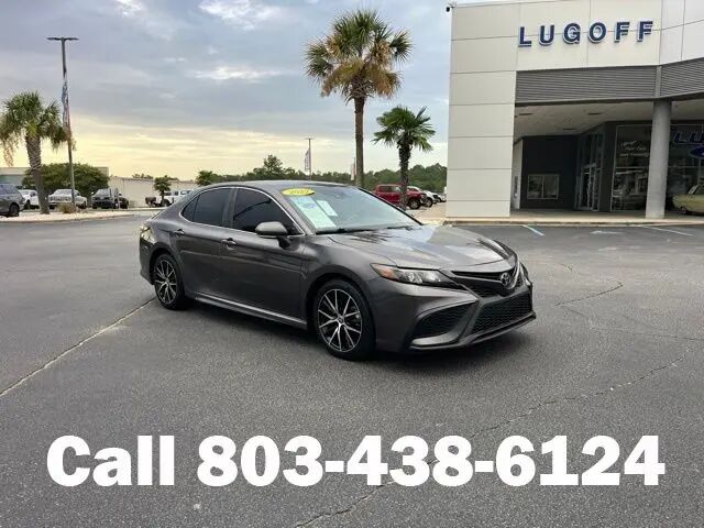 2022 Toyota Camry SE — photo 1 of 18