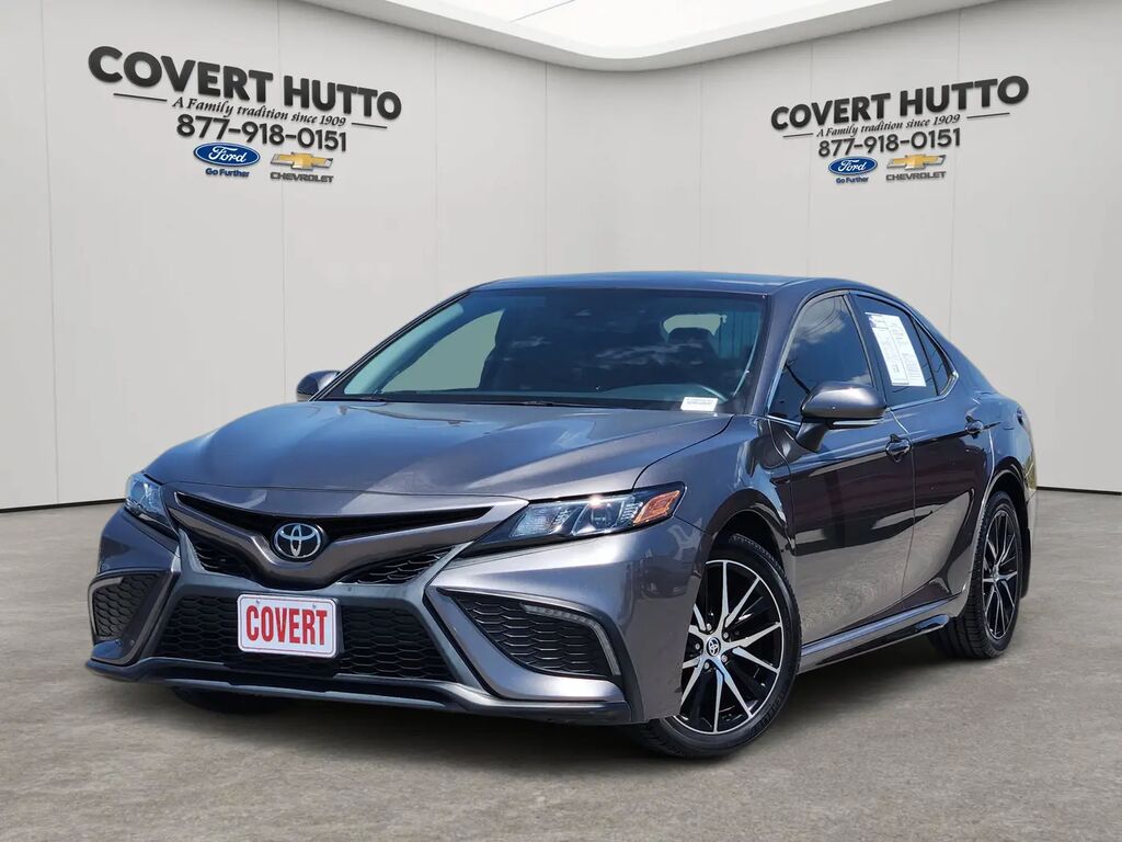 2022 Toyota Camry SE — photo 1 of 14