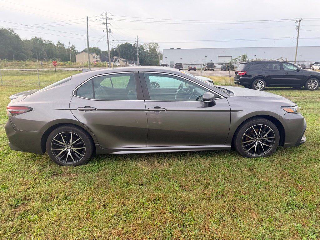 2023 Toyota Camry SE — photo 1 of 11