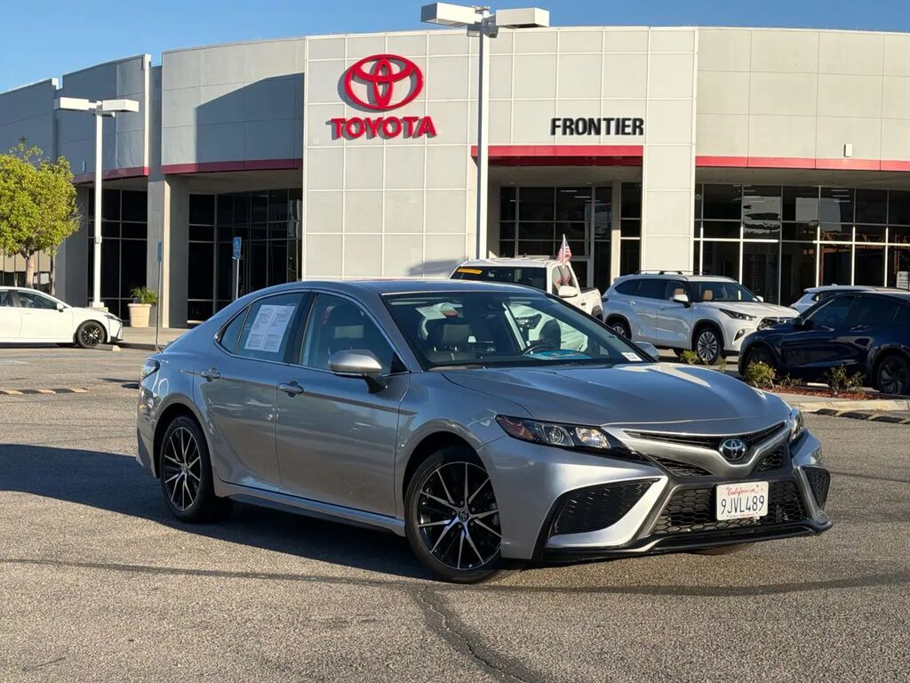 2024 Toyota Camry SE — photo 1 of 13