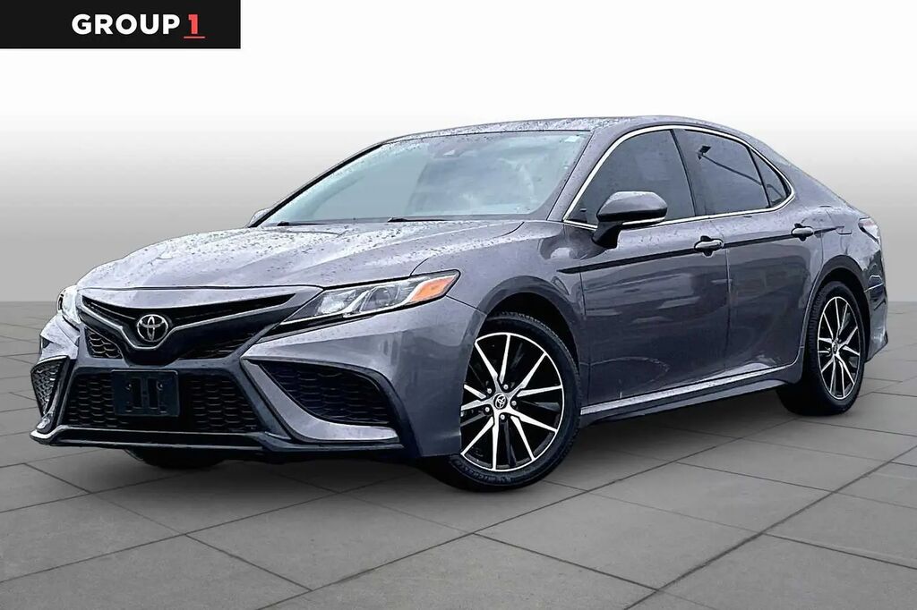2022 Toyota Camry SE — photo 1 of 12