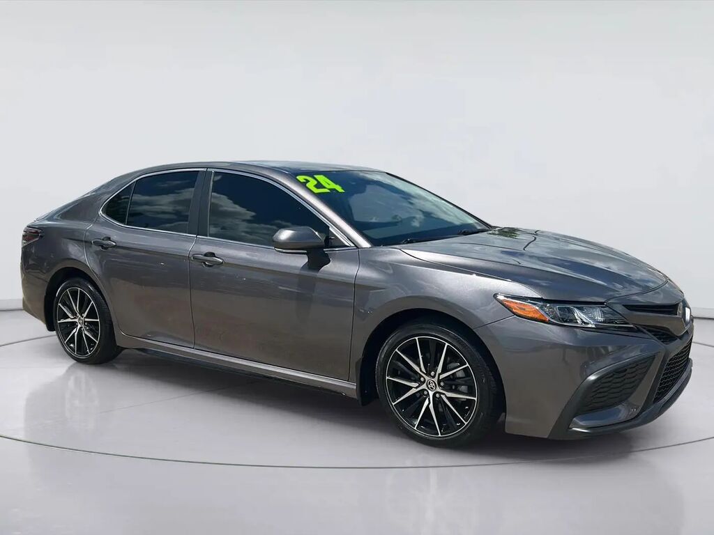 2024 Toyota Camry SE — photo 1 of 13