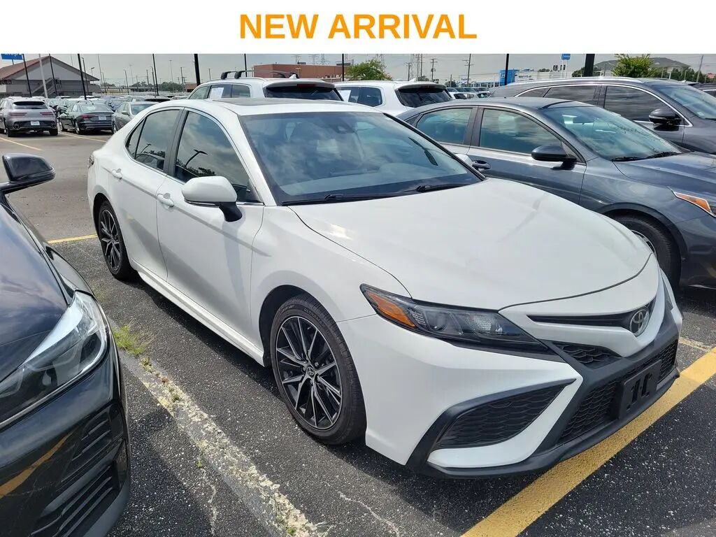 2024 Toyota Camry SE — photo 1 of 30