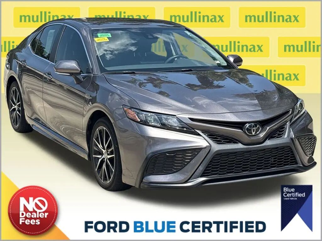 2024 Toyota Camry SE — photo 1 of 16