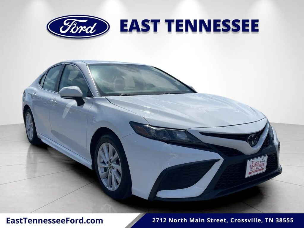 2024 Toyota Camry SE — photo 1 of 13