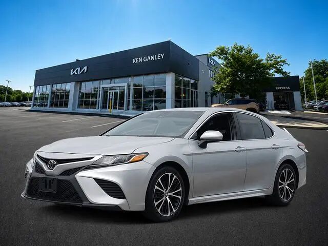 2020 Toyota Camry SE