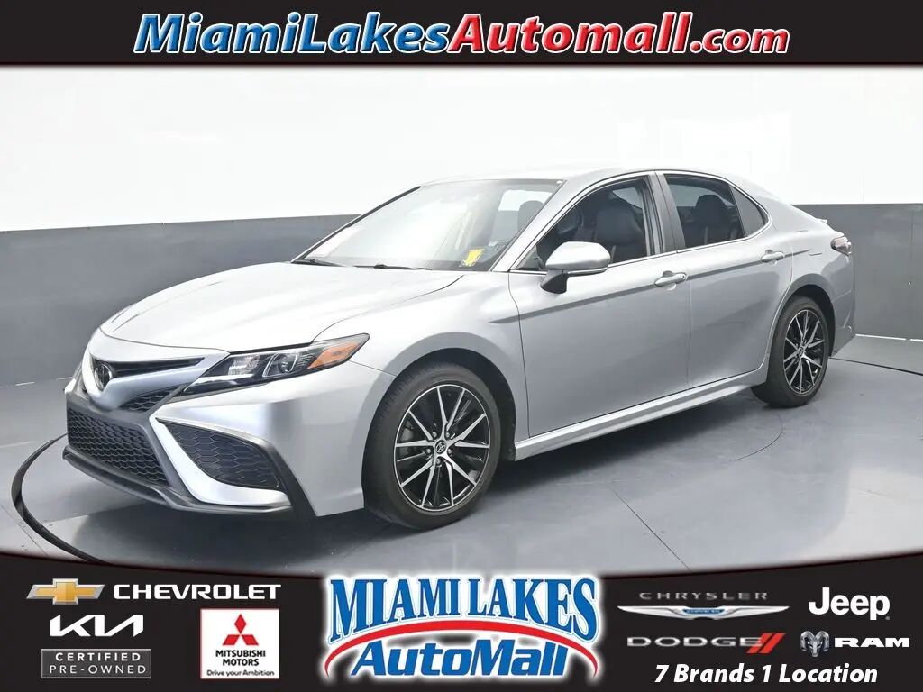 2022 Toyota Camry SE — photo 1 of 13