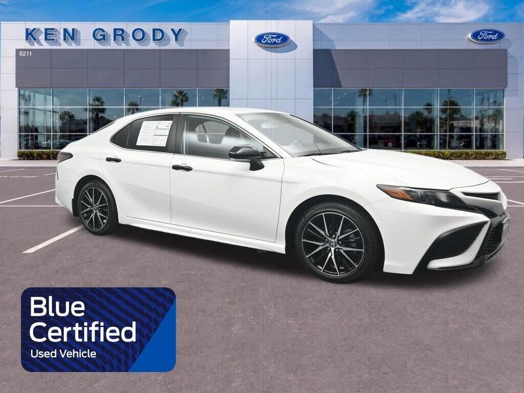 2023 Toyota Camry SE — photo 1 of 1