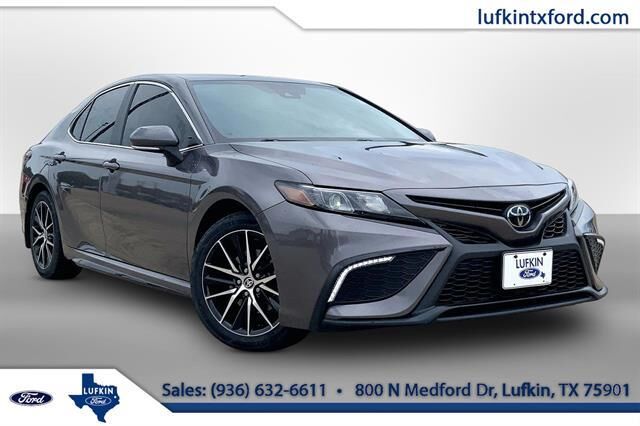 2024 Toyota Camry SE — photo 1 of 13