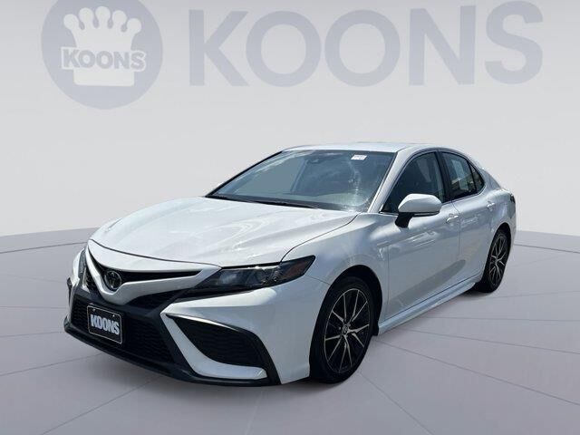 2024 Toyota Camry SE — photo 1 of 13