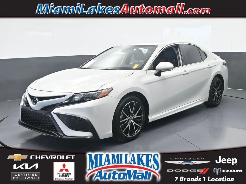 2023 Toyota Camry SE — photo 1 of 13