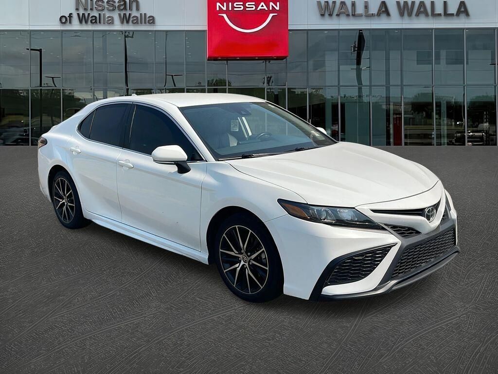 2024 Toyota Camry SE — photo 1 of 22