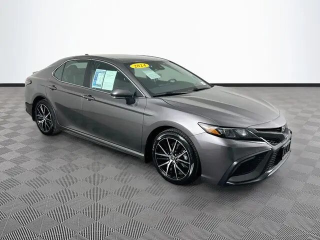 2024 Toyota Camry SE — photo 1 of 31