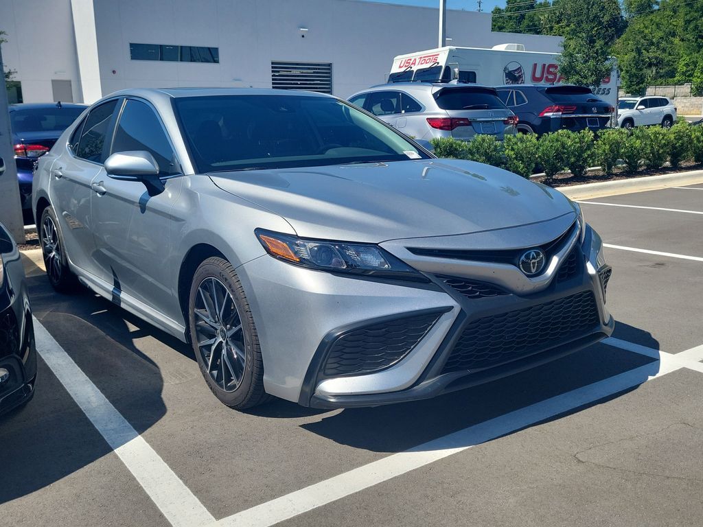 2024 Toyota Camry SE — photo 1 of 2