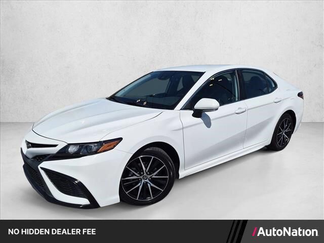 2024 Toyota Camry SE — photo 1 of 13