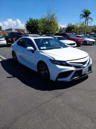 2024 Toyota Camry SE — photo 1 of 6