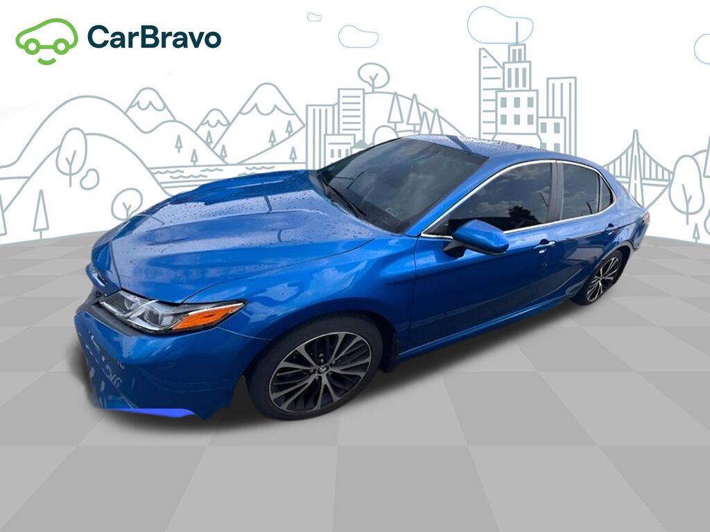 2020 Toyota Camry SE — photo 1 of 7