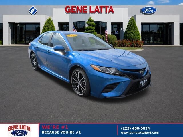 2020 Toyota Camry SE