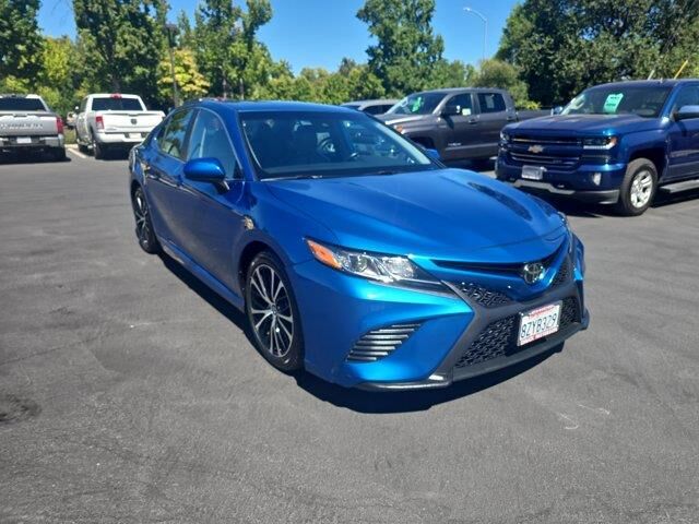2020 Toyota Camry SE — photo 1 of 1