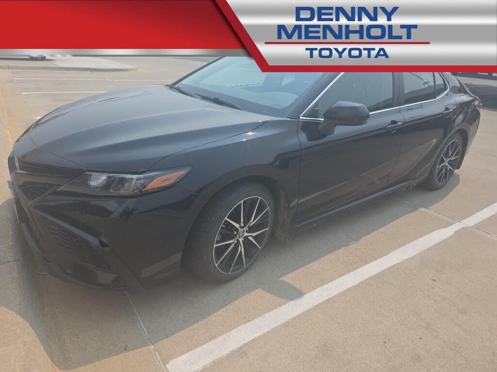2021 Toyota Camry SE — photo 1 of 15