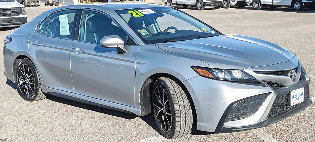 2021 Toyota Camry SE — photo 1 of 13