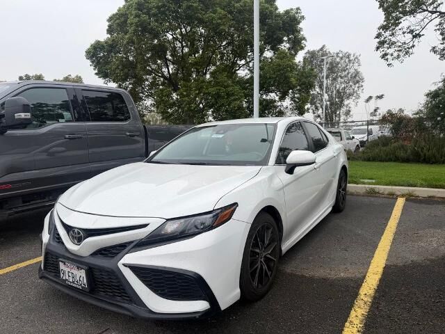 2021 Toyota Camry SE — photo 1 of 10