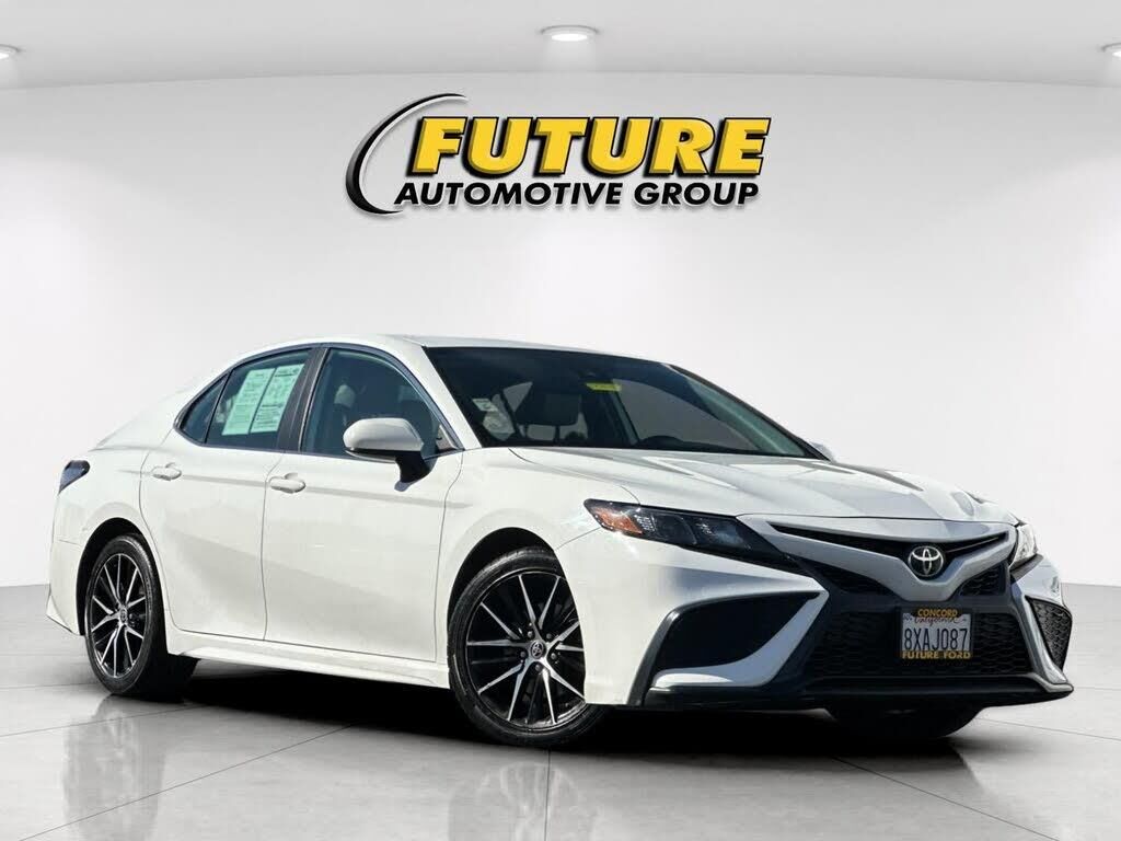 2021 Toyota Camry SE — photo 1 of 1